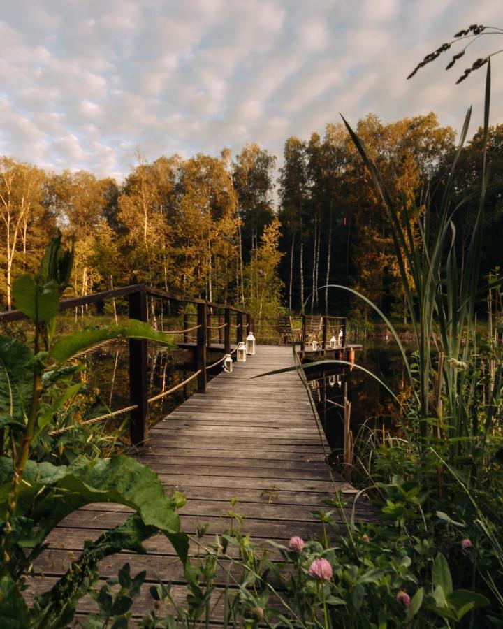 Osada Skoczkowo Komfortowe Domki Z Jacuzzi Nad Jeziorem- Sauna- Balia- Prywatny Staw Wedkarski Podiazy Luaran gambar