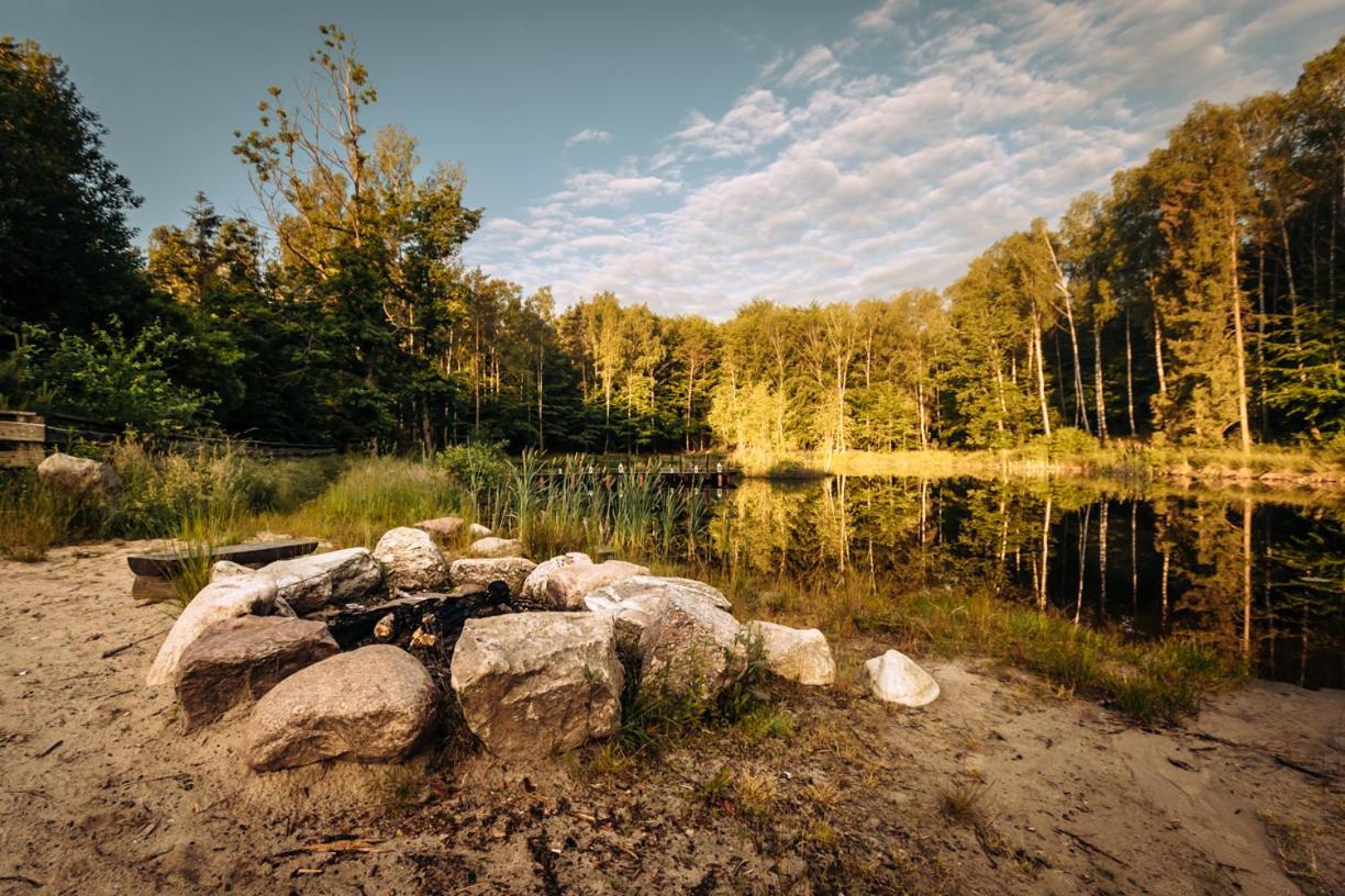 Osada Skoczkowo Komfortowe Domki Z Jacuzzi Nad Jeziorem- Sauna- Balia- Prywatny Staw Wedkarski Podiazy Luaran gambar