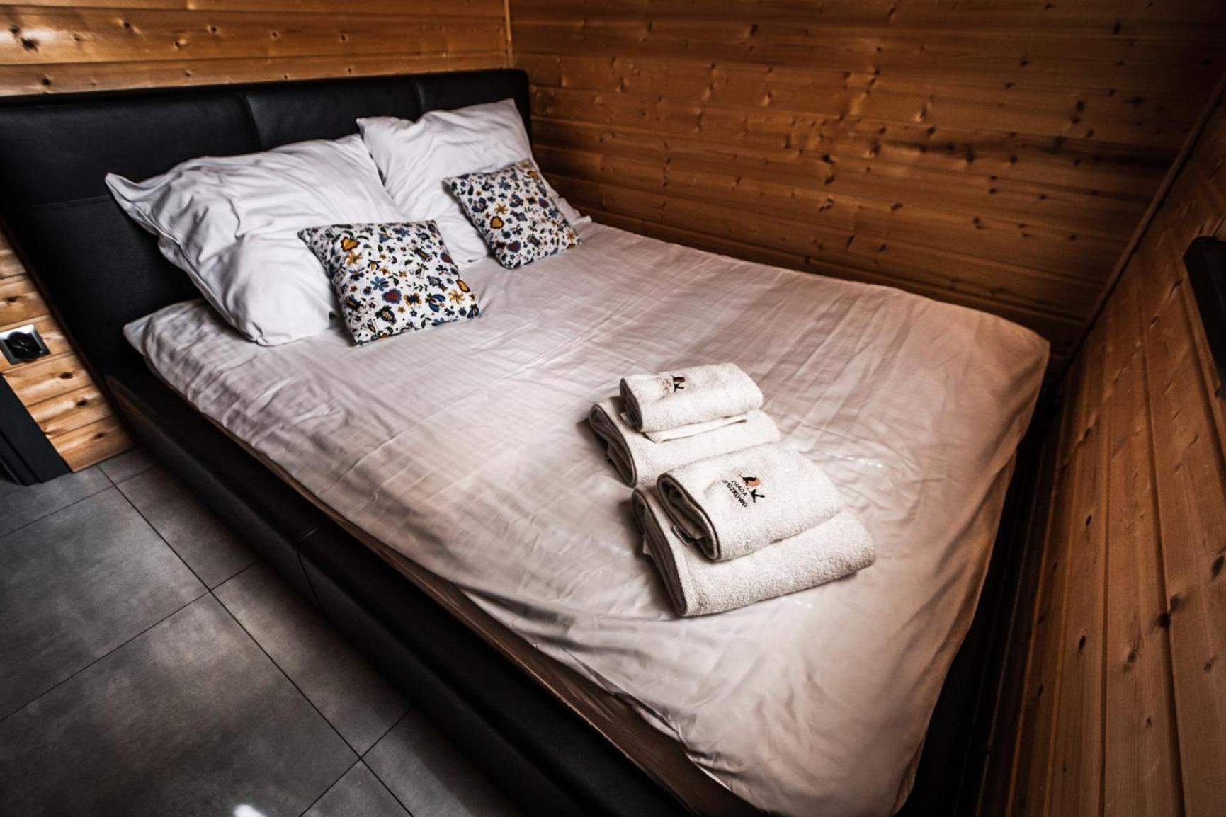 Osada Skoczkowo Komfortowe Domki Z Jacuzzi Nad Jeziorem- Sauna- Balia- Prywatny Staw Wedkarski Podiazy Luaran gambar