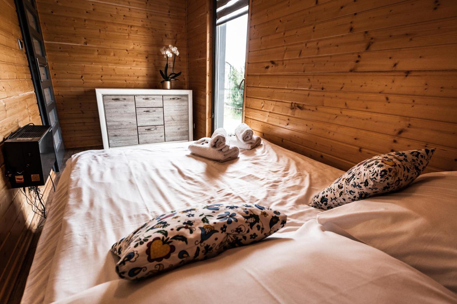 Osada Skoczkowo Komfortowe Domki Z Jacuzzi Nad Jeziorem- Sauna- Balia- Prywatny Staw Wedkarski Podiazy Luaran gambar
